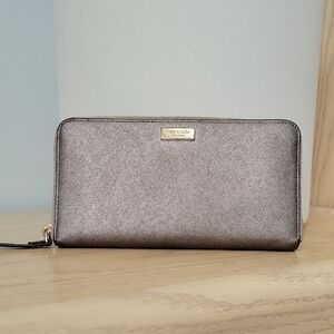 Kate Spade Silver Gray Full Zip Wallet with Metallic Sheen and Dotted Lining